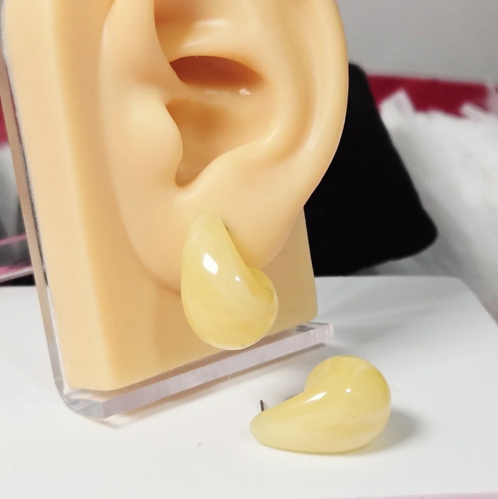 Butter Yellow Marbled Teardrop Dome Earrings Glossy Chunky C-Hoop Retro Studs